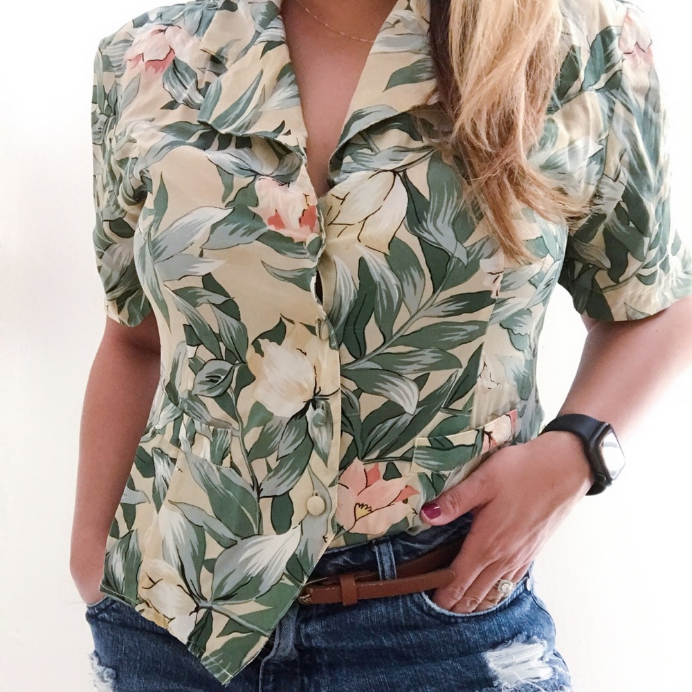 VTG Floral button-up top by Quo Silk Sz L